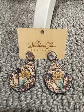Floral Teardrop Earrings in Multicolor